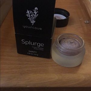 Younique Splurge Dainty cream eye shadow